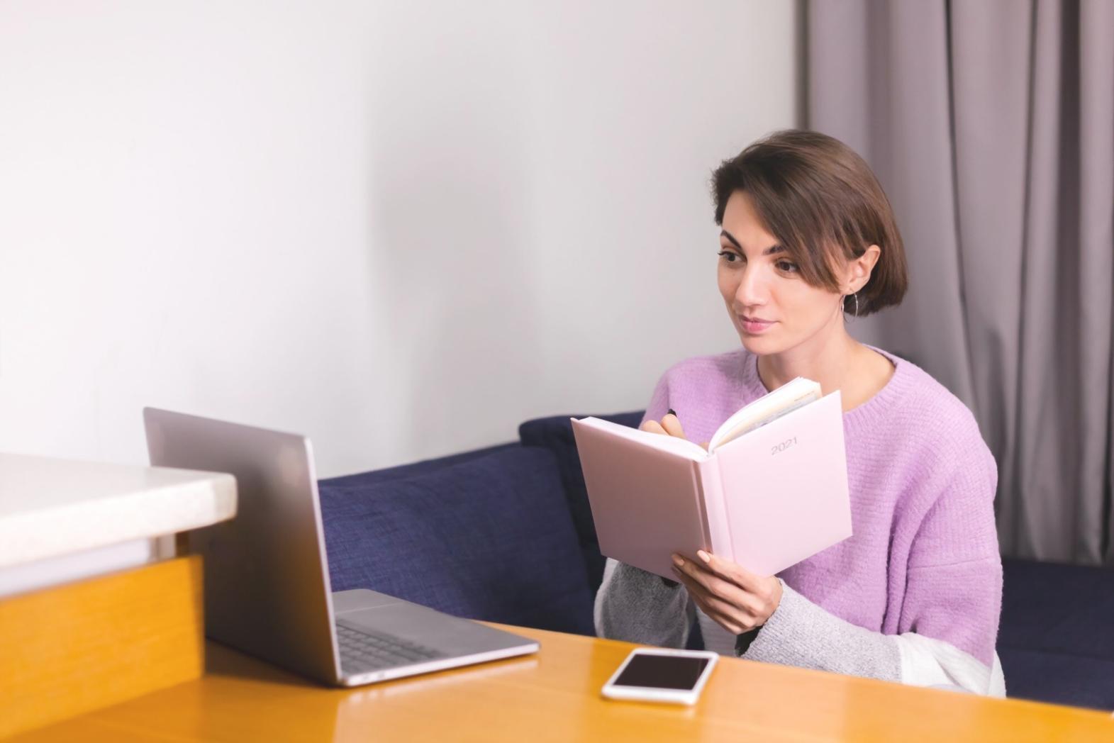 Espace de formation moderne en automatisation financière