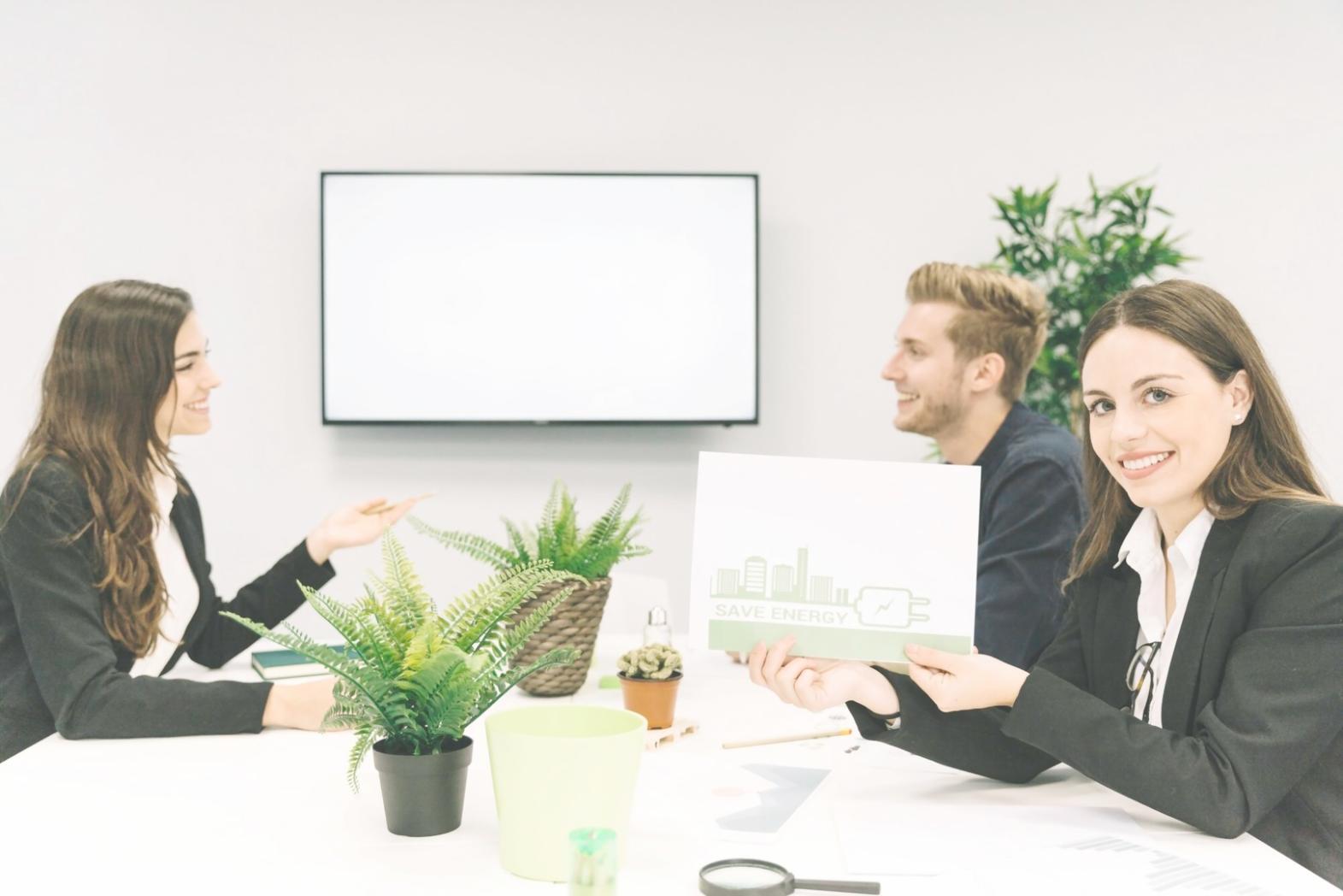 Espace de travail moderne avec équipement d'automatisation financière